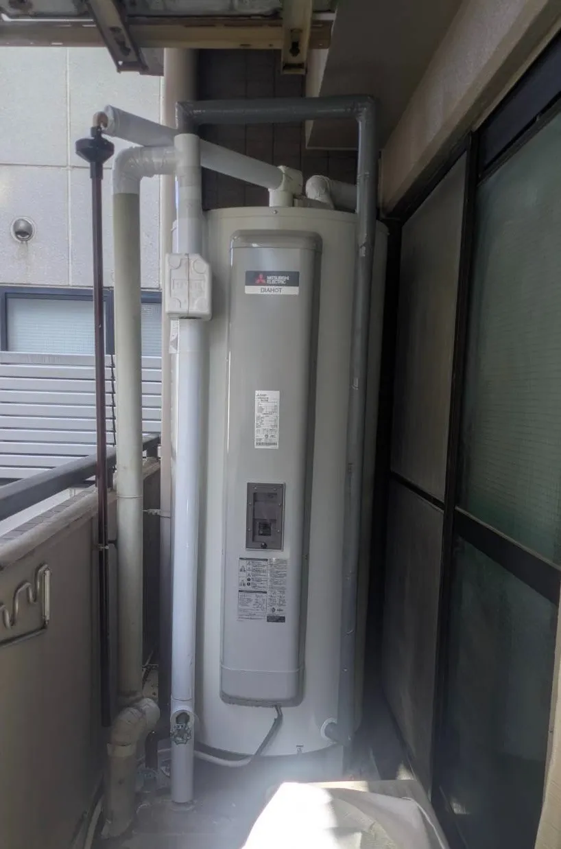 賃貸マンション電気温水器交換工事